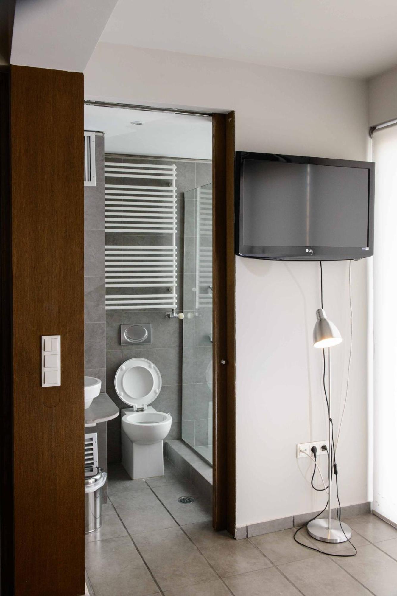 Bright Loft With Terrance - Next To Metro Kerameikos Apartment Athens Luaran gambar